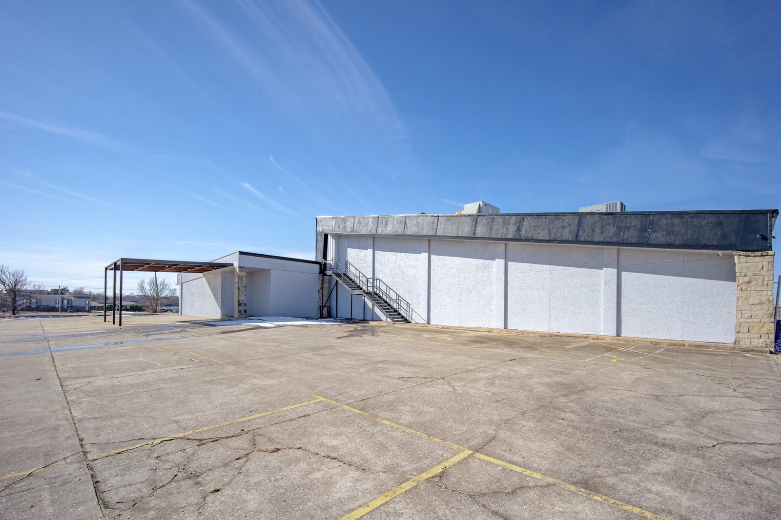 Exterior View 5